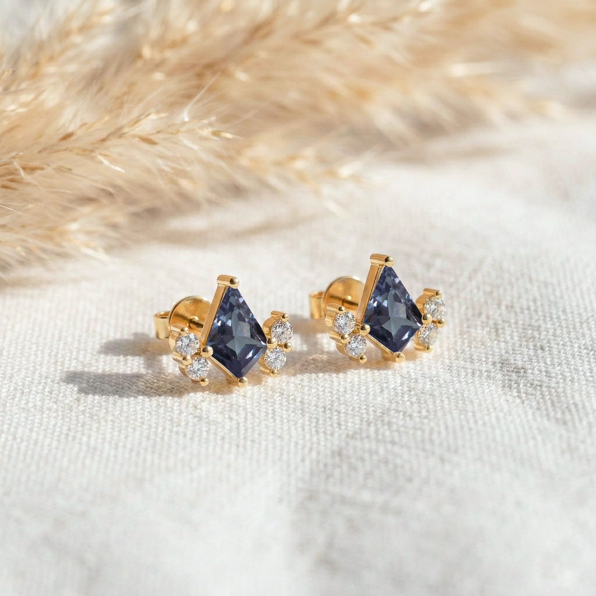 Alexandrite Kite Stud Earrings in 925 Sterling Silver 6x4 MM 1ct - Image 10
