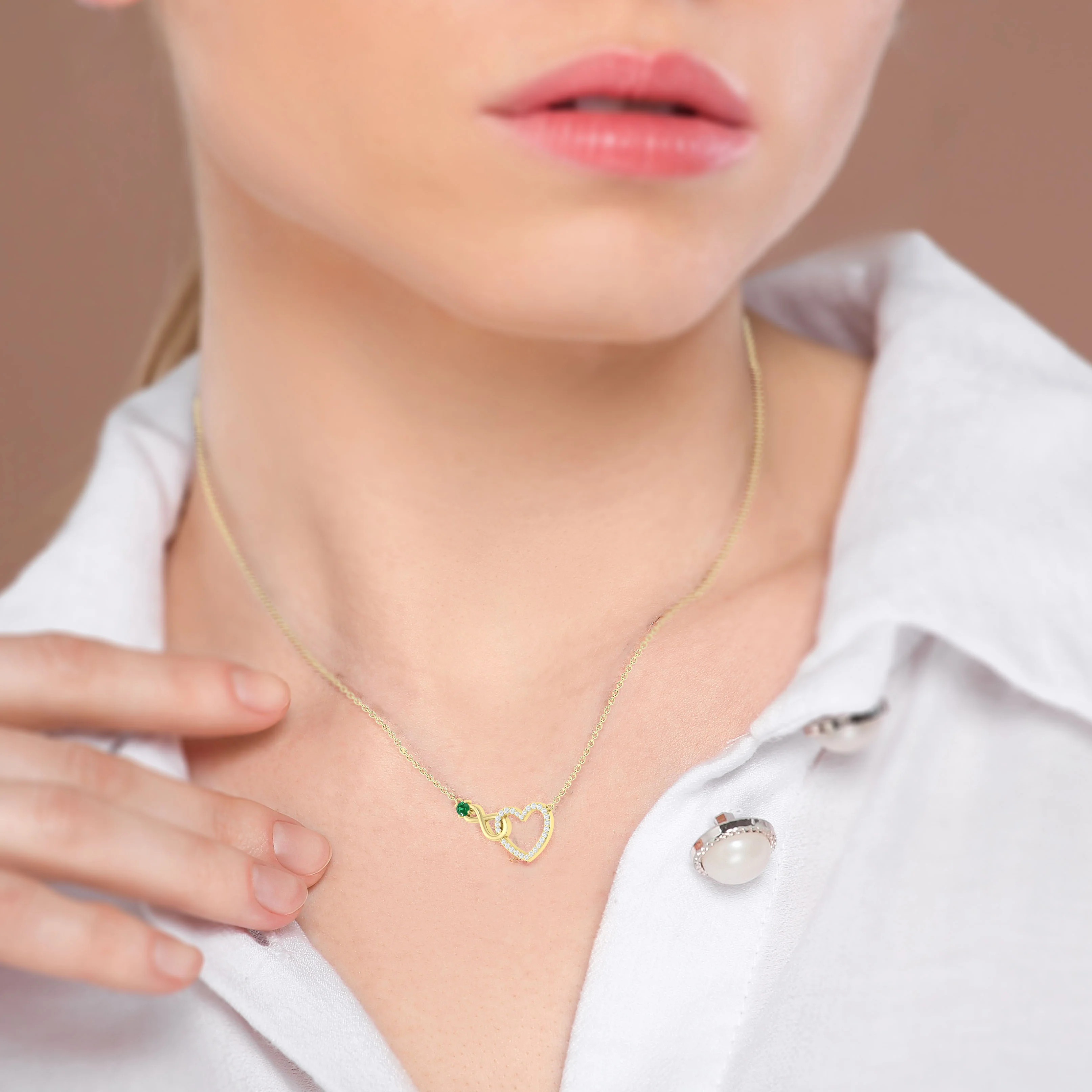 Emerald Round Infinity Heart Pendant Necklace in 925 Sterling Silver - Image 5
