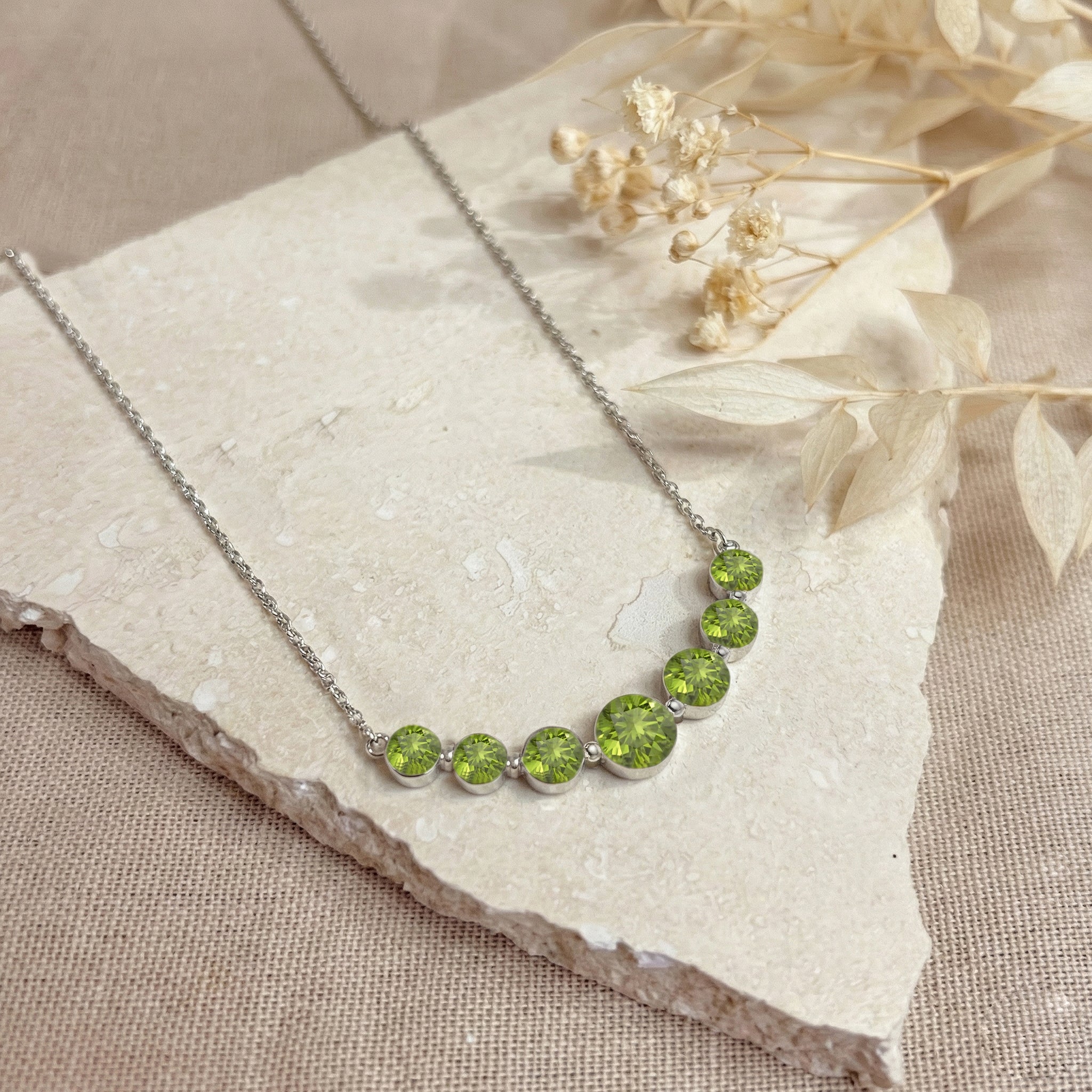 Peridot Curved Bar Necklace in 925 Sterling Silver 2.55ct - Image 2