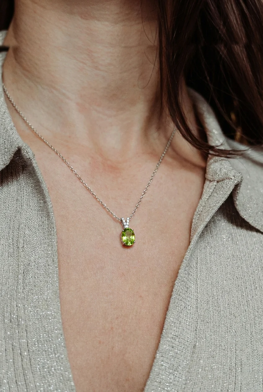 Peridot Solitaire Pendant Necklace in 925 Sterling Silver 1.2ct - Image 6