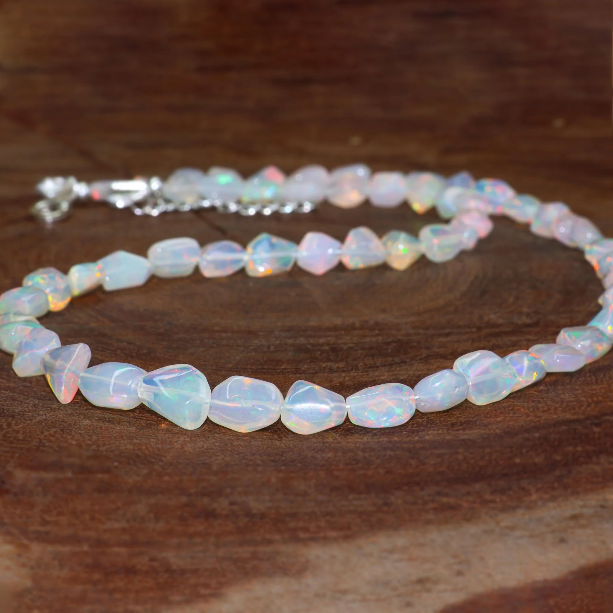 WHITE OPAL BEADED NECKLACE - Image 5